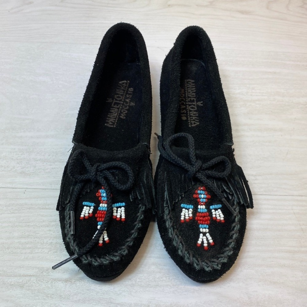 Minnetonka Women 7.5 Moccasin Thunderbird Beaded Black Suede Fringe Flat Shoes
